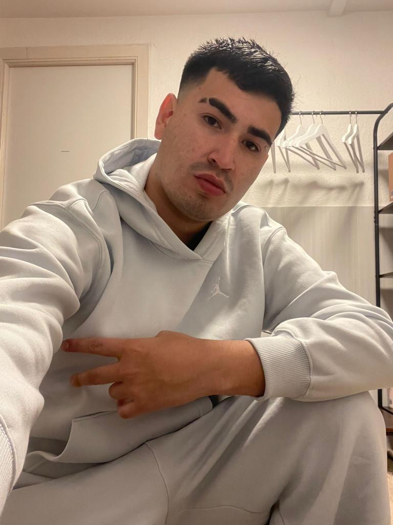 600204704: Chico busca chica en Madrid