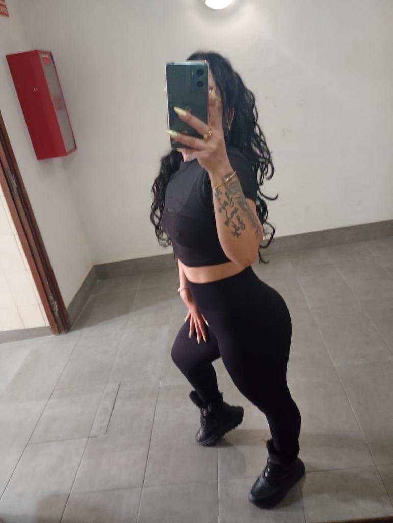 697695054: Chica busca chico en Barcelona