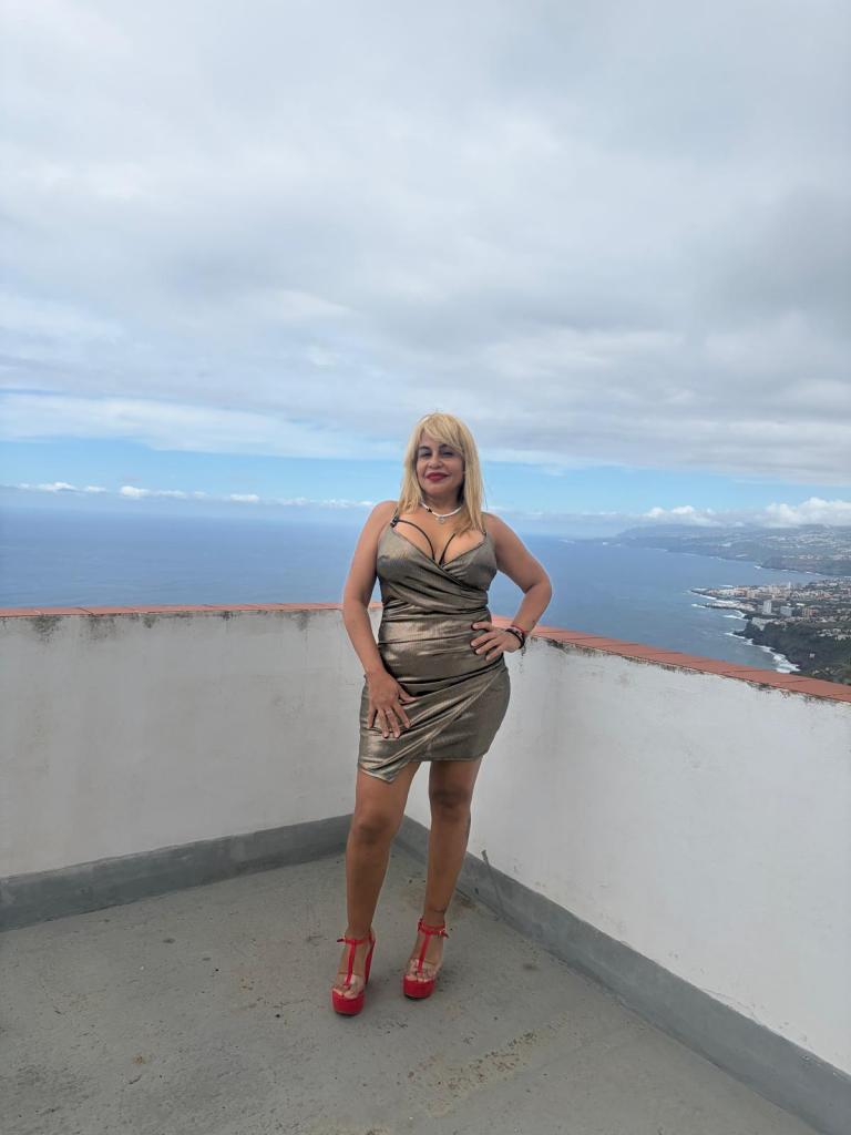 605215513: Chica busca chico en Tenerife