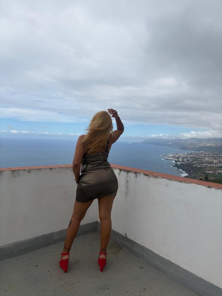 605215513: Chica busca chico en Tenerife