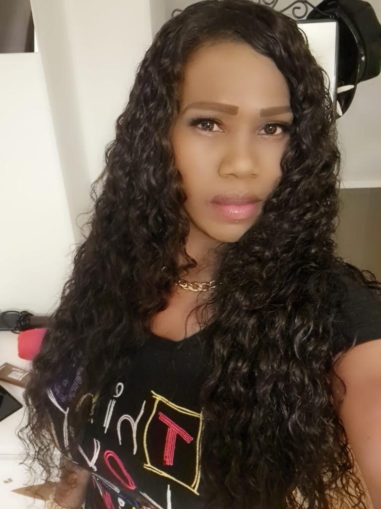 671745037: Chica busca chico en Barcelona