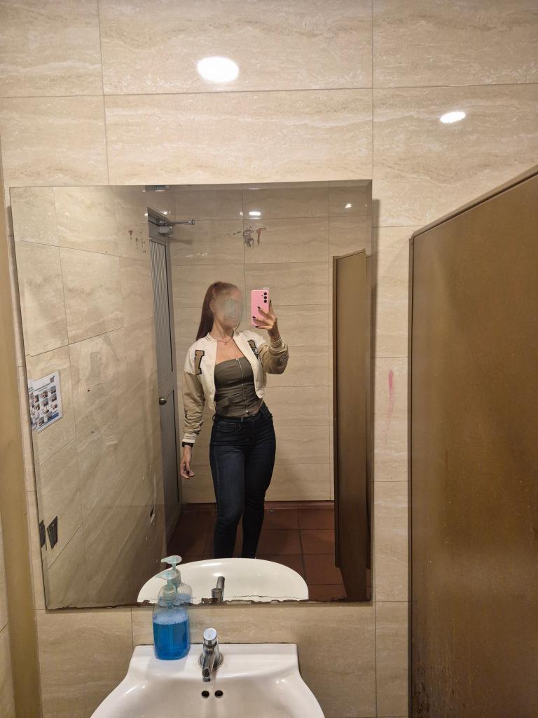 697323377: Chica busca chico en Granada