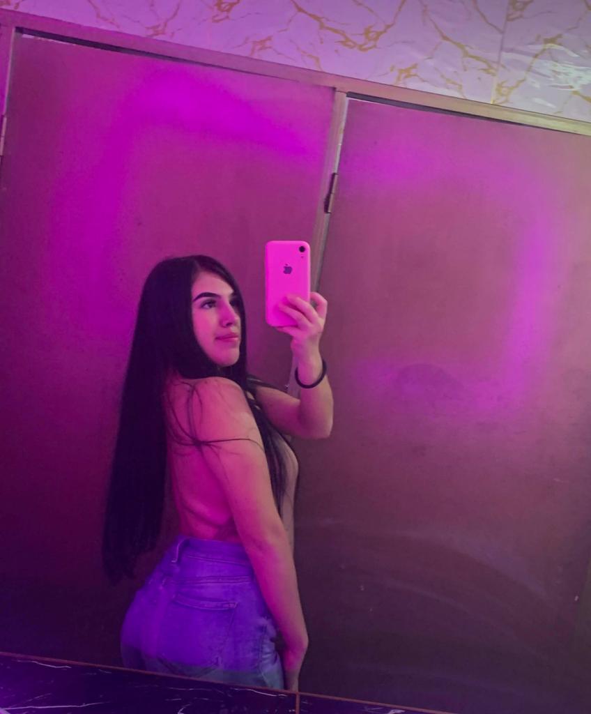 Chica busca chico en Granada: 