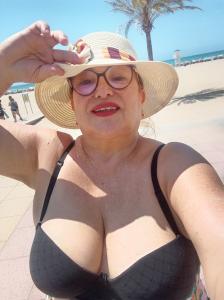 672988631: Chica busca chico en Alicante