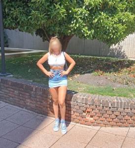 698503881: Chica busca chico en Madrid