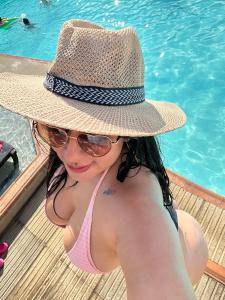 697323293: Chica busca chico en Granada