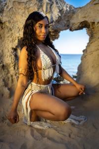 617824495: Chica busca chico en Ibiza