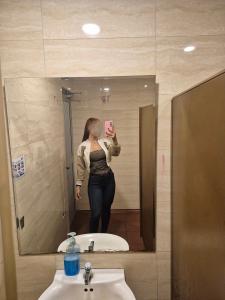 697323377: Chica busca chico en Granada