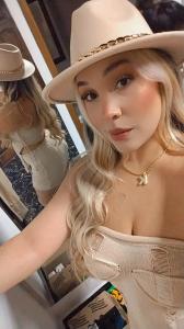 607393709: Chica busca chico en Barcelona
