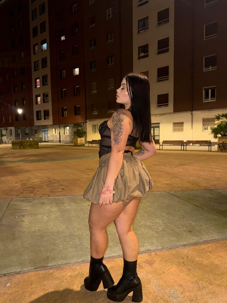 Chica busca chico en Alicante: Chica busca chico