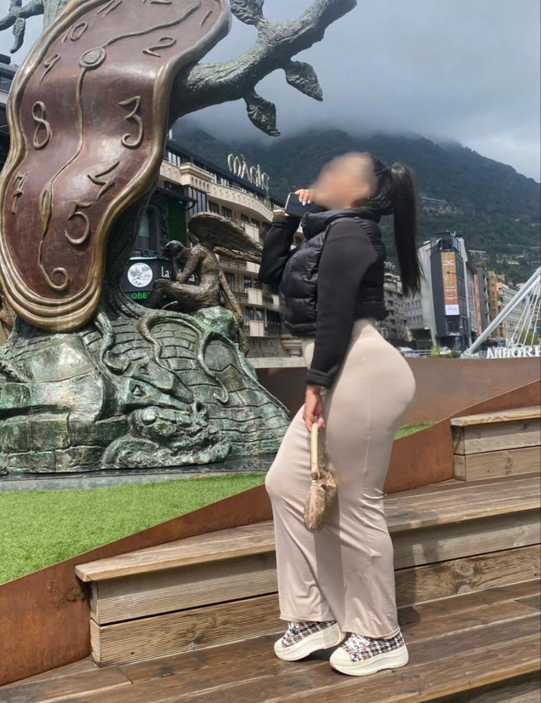 631742865: Chica busca chico en Lérida