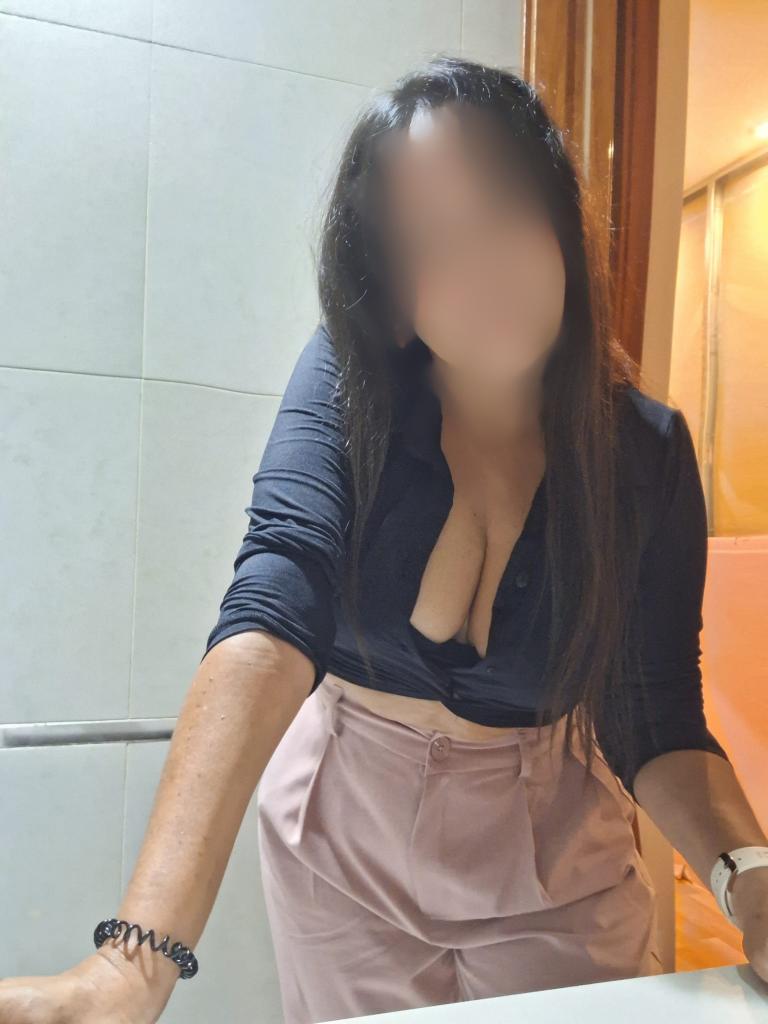 631742865: Chica busca chico en Lérida