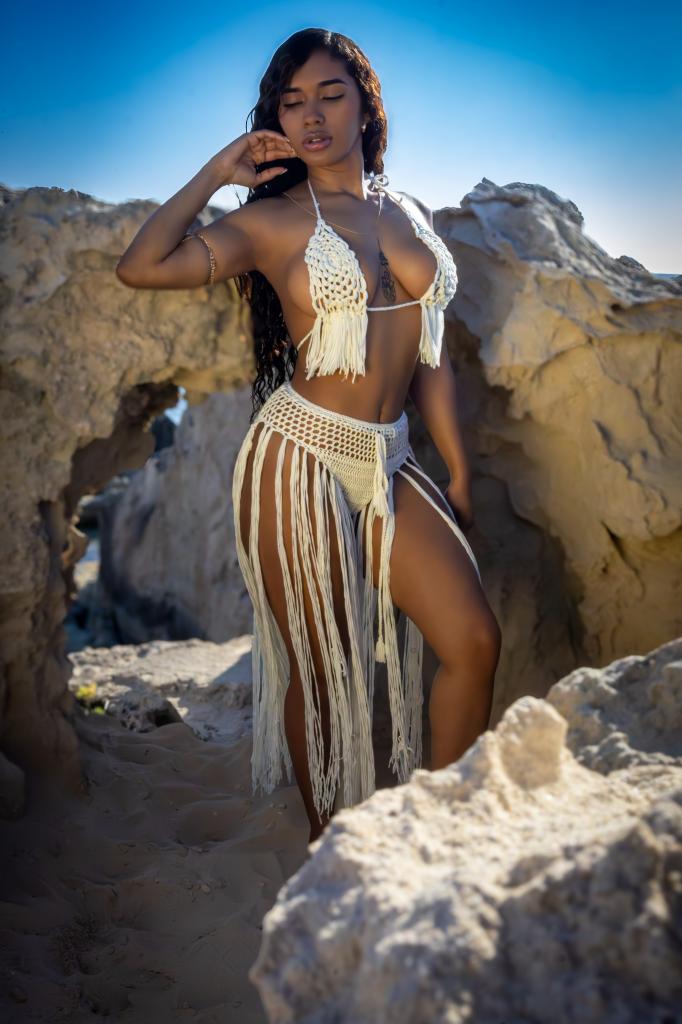 617824495: Chica busca chico en Ibiza