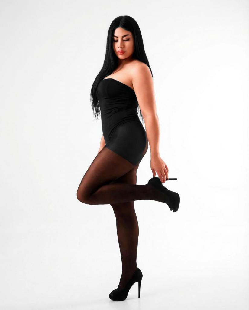 607079443: Chica busca chico en Ibiza