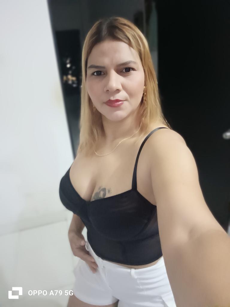 610443159: Chica busca chico en Menorca