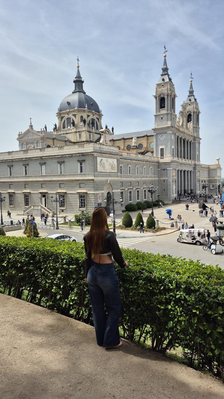 697323377: Chica busca chico en Granada