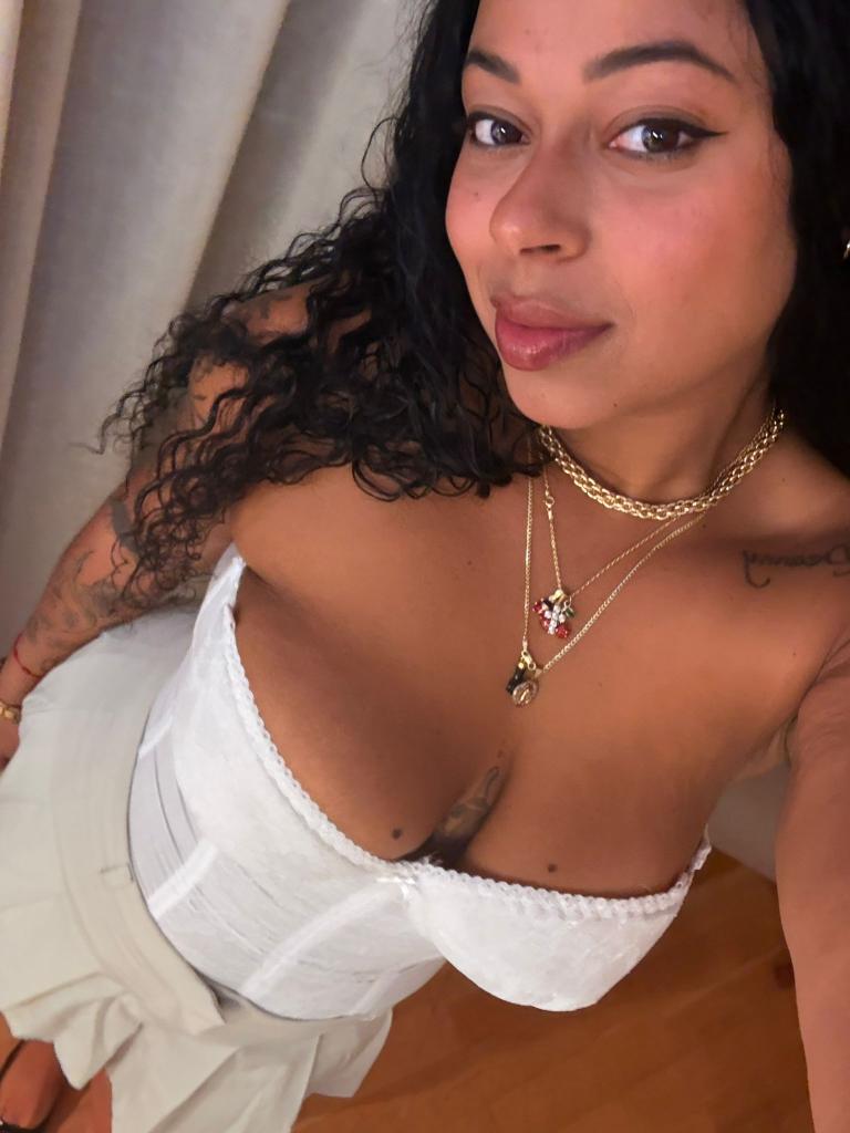 614938310: Chica busca chico en La Coruña