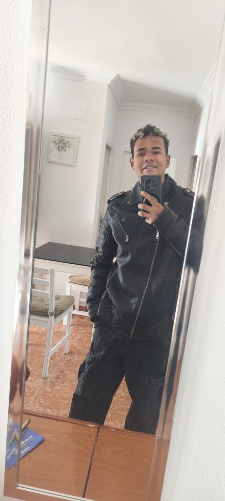 643234786: Chico busca chica en Sevilla