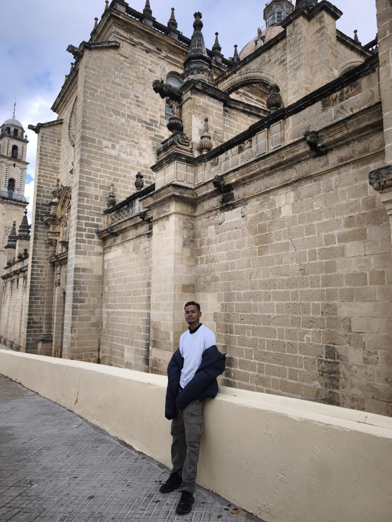 643234786: Chico busca chica en Sevilla