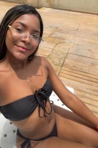 612205935: Chica busca chico en Barcelona