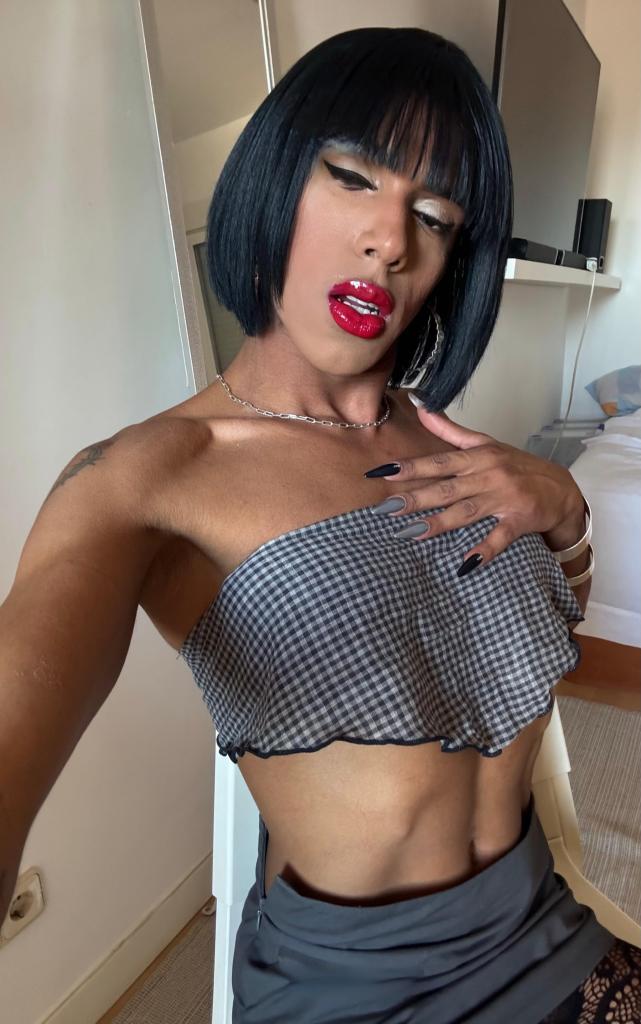 695498147: Transexual en Madrid