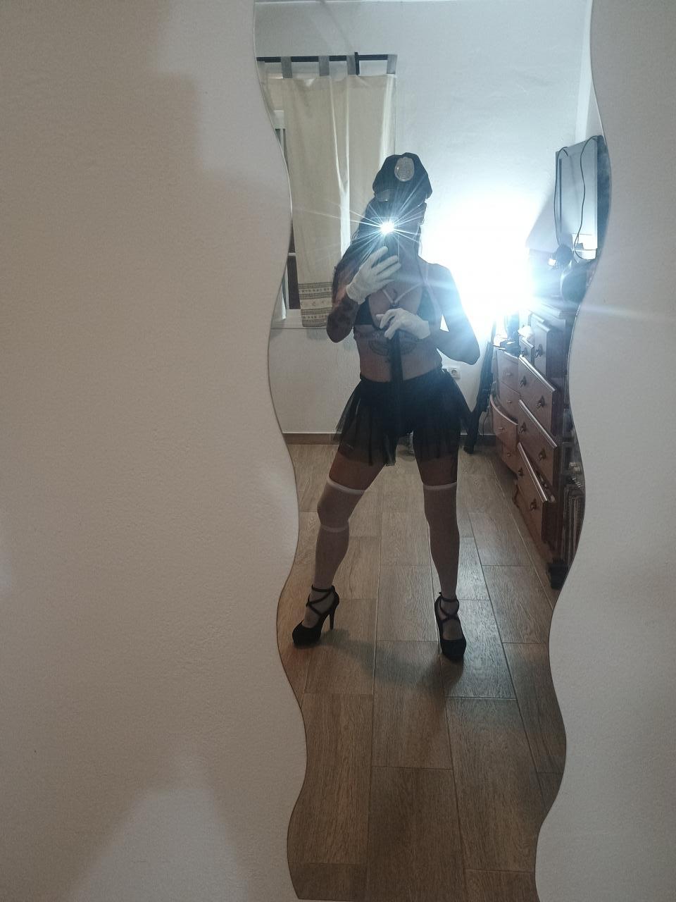 649061930: Chica busca chico en Sevilla