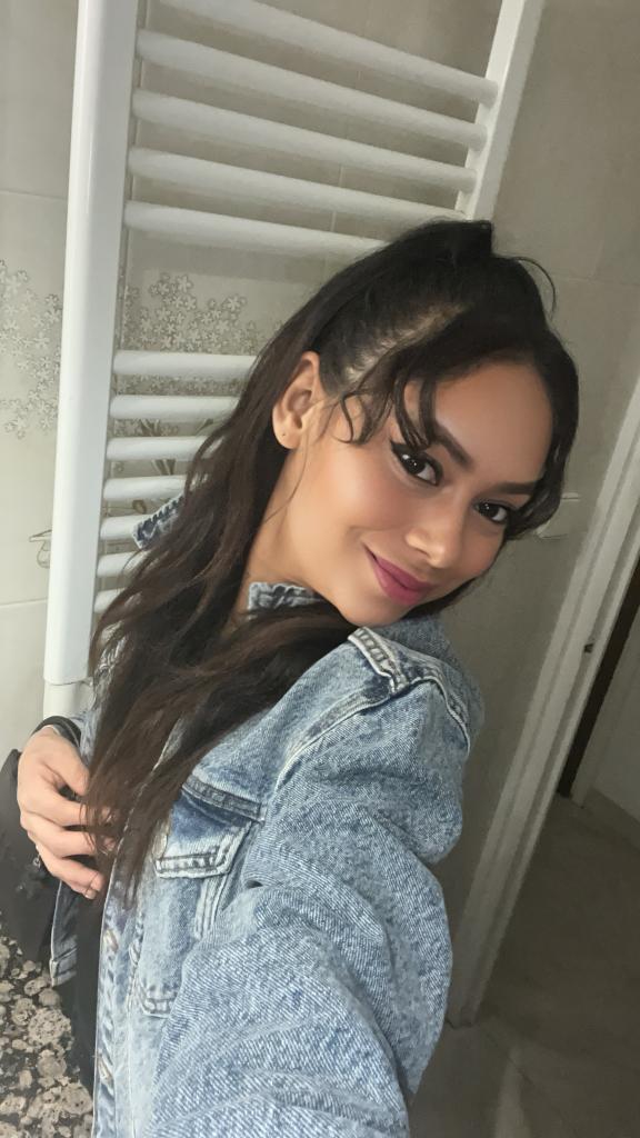 613115840: Chica busca chico en Gerona