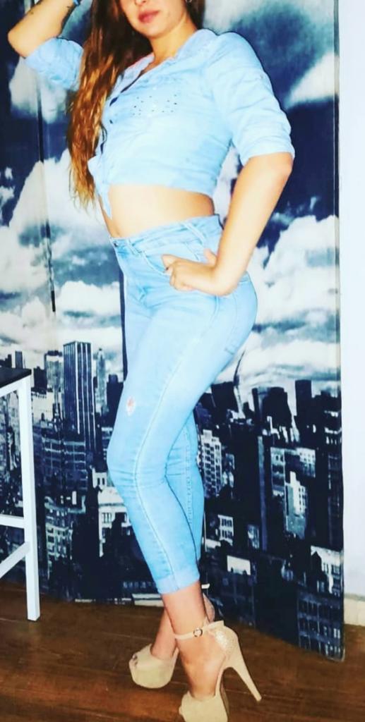 610977097: Chica busca chico en Sevilla