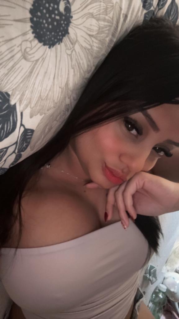 647443634: Chica busca chico en Madrid