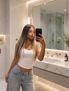 664248198: Chica busca chico en Sevilla