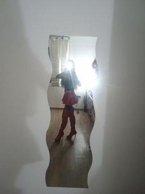 649061930: Chica busca chico en Sevilla