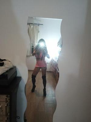 649061930: Chica busca chico en Sevilla