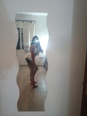 649061930: Chica busca chico en Sevilla