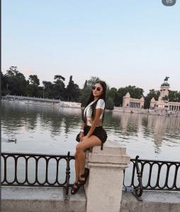 697379467: Chica busca chico en Lérida