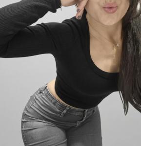 647610024: Chica busca chico en Madrid