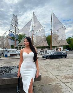 743037659: Chica busca chico en Lérida