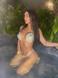 611223869: Chica busca chico en Barcelona