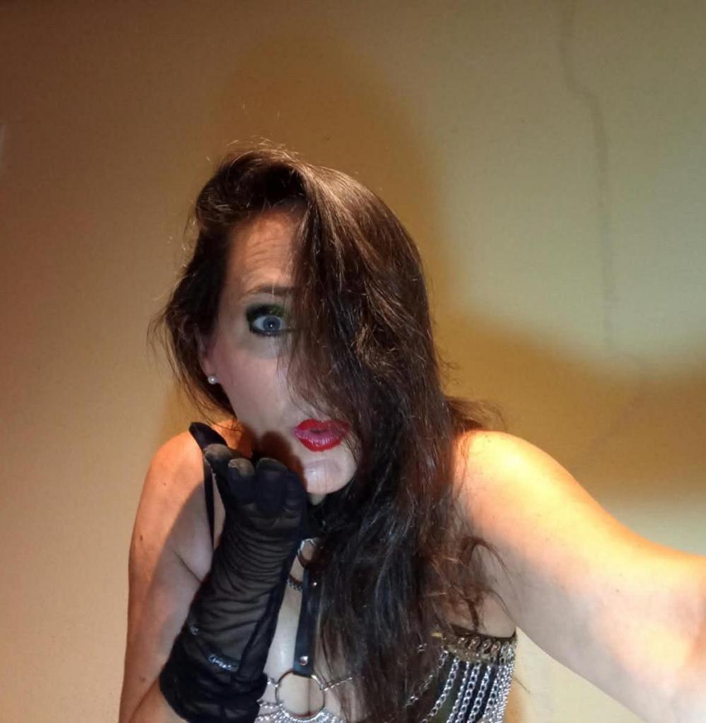 635303303: Chica busca chico en Madrid