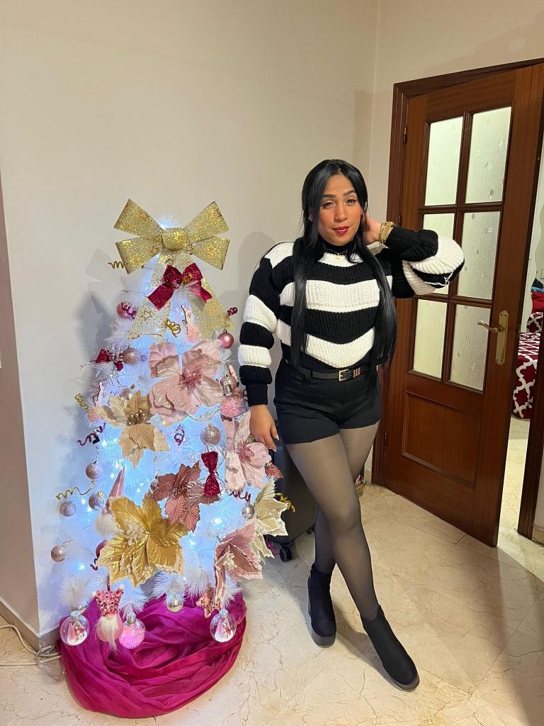 647988449: Chica busca chico en Sevilla