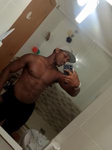 617513197: Chico busca chica en Barcelona