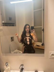 647476550: Chica busca chico en Barcelona