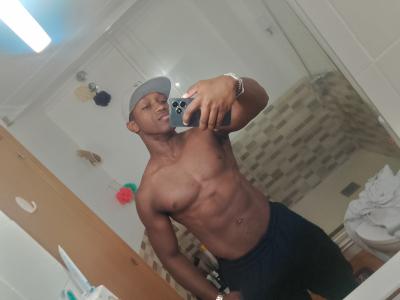 617513197: Chico busca chica en Barcelona