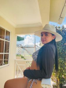 631762443: Chica busca chico en Barcelona