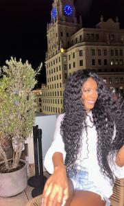 607428335: Chica busca chico en Madrid