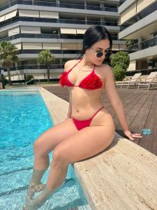 635785441: Chica busca chico en Sevilla