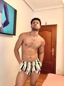 613839977: Chico busca chica en Valencia