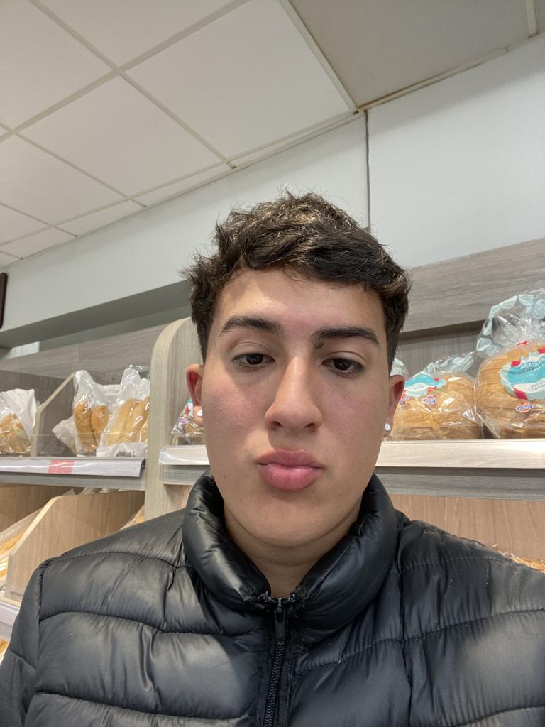 643645885: Chico busca chica en Sevilla