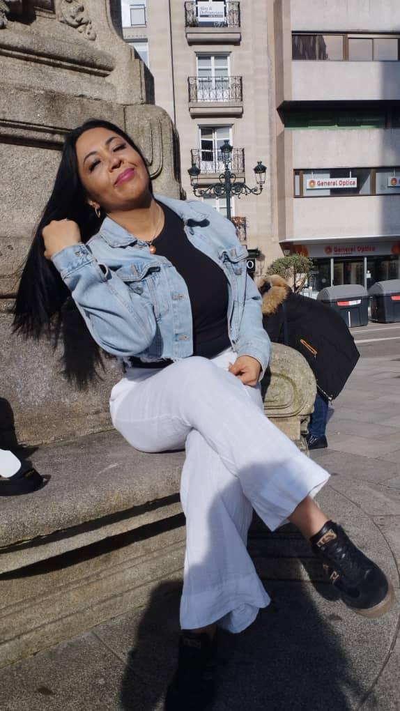 602316399: Chica busca chico en Pontevedra