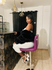 617746381: Chica busca chico en Madrid