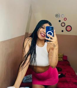 664039809: Chica busca chico en Barcelona